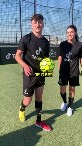 Défi de la barre transversale ⚽️ qui a déjà réussi ce challenge ? 💪🏻🔥#starfreestyle #footballfreestyle 