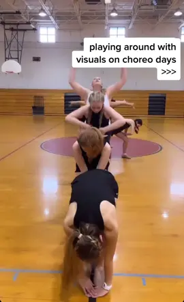 we love a straight line visual!! #dance #choreography #choreo #dancer #danceteam #jazzdance #contemporarydance 