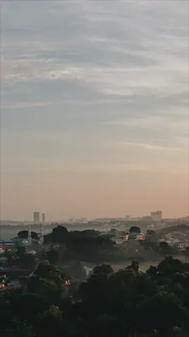 Bangun pagi biar tau nikmatnya sunrise☀️ #fyp #trend #fypシ #batam #kotatehobeng #healing #sunrise #ciritapagi #batamfyp #WeekendVibes 
