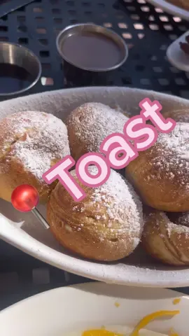 📍French Toast . Food was definitely 10/10 . Our server , was 0/10 . We felt a little discriminated, but besides that, food was A1 #neworleans #frenchtoast #neworleansfood #FoodLover #travelforfood 