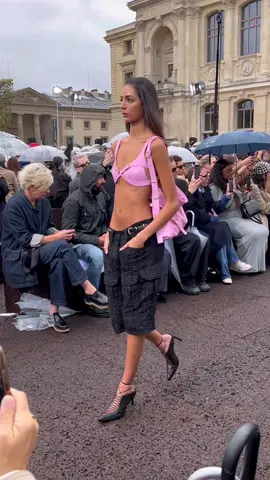 Givenchy SS23 w Bella Hadid ✨ #ParisFashionWeek #fashion #pfw #fashionweek #paris #bellahadid #givenchy #catwalk #Runway