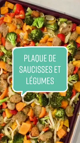 Rapide et delicieux! 🫑🧅🥦 Parfait pour les soirs de semaine pressés #plaqueaufour#repassurplaque#repasrapide#saucisses#legumes#recetteaufour#recettetiktok#alimentation101#tiktokquebec#aliments#repasdusoir#recetterapide#simple#recettesimpleetrapide#recettesimple#petitprix#antigaspi