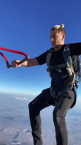 Swinging on a rope 12,000 ft off the ground😱#rope #skydive #ropeswing #heights #loveyouboys #skydiving #hotairballoon #airballoon #loveyaboys 