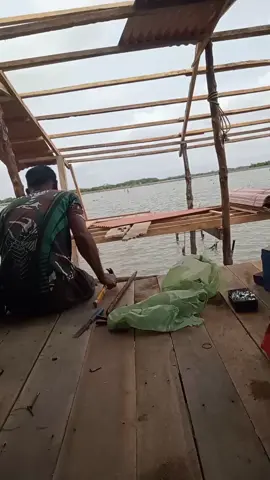 angkeh menoe kerja,nyoe jeut ke tukang mandum......... 😁😁😁😁