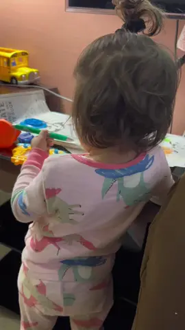 Someone is announcing they need a diaper change  #winkeyes #caca #doodoo #smart #threeyearolddaughter #dominicana   (FYI She was indeed 💩 in that diaper)