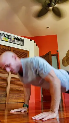 I can't keep a beat, but maybe I can working out?!? #Fitness #pushups #pushupschallenge 