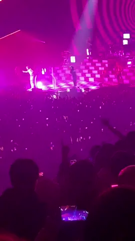 I think I’m okay - @machinegunkelly ft @yungblud  I heard first Colson singing it without Dom and I heard Dom singing it without Colson AND NOW I HEARD BOTH TOGETHER ! #concert #show #machinegunkelly #yungblud #blackheartsclub #london #wembley 