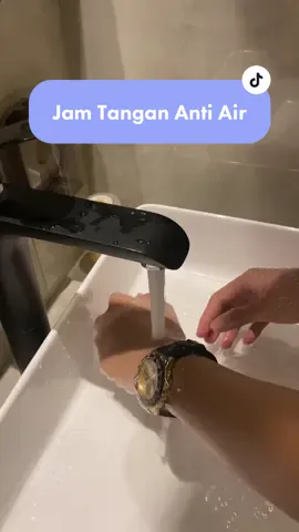 Apaaa 😱 diguyur air tetep nyala? #racunintiktok #jamtanganpria #jamtanganantiair #foryourpage #fyp #jimshoney 