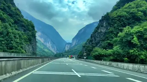 Một đoạn đường cao tốc tại Trung Quốc #caotoc #china #中国 #xuhuong