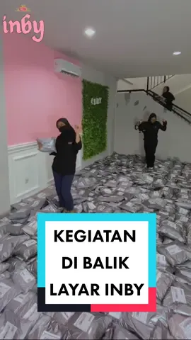 sudah lama nih inby tidak posting. kegiatan di balik layar inby .. 🥰😱 Terimakasih untuk kastamer atas pesanan ya dan kepercayaan...🙏🙏😍 #inbyjatibening #inbybutik #inbyhouse #inbyfashion #bajumurah #cewekmamba #cewebumi #OOTD #fypage #fyp #viral #fypシ #tiktok #butikviral #fyptiktokviral
