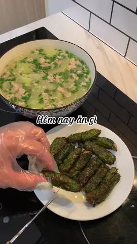 Cơm chả lá lốt không các bác ơi 😵‍💫  #homnayangi #nâuncungtiktok #chalalot #xh #fyp #anngonmoingay 