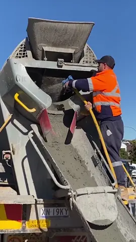 On-site clean up for concrete trucks made easy! #cementmixer #concretetruck #concretewashout 