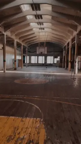 Cool place huh? 🤔 🏀  . . . #abandoned #basketballcourt #lostplaces #riga #latvia #latvija #fyp 