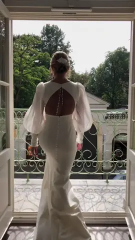 Klasa, szyk, elegancja 🤍 To wszystko w jednej sukni!   #wedding #weddingdress #fashiontiktok #krakow #krakowgirl #krakowplaces #sienna14 #papilioofficial 