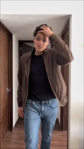 Ustedes son de los que salieron corriendo como #claudioalejandro o de los que se quedan tranquilos como #paparegañon? #sismocdmx #19deseptiembre #humor #ElChisteEsBombear #fypシ #comedia 