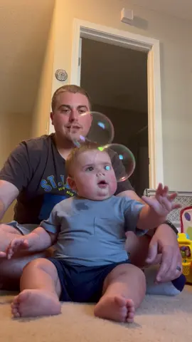 Baby verse bubbles! 😂😂 #bubbles #funnykids #funnyclip #fyp #andGO #babies #baby 