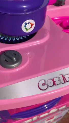 No clima do mês das crianças a Mix Utilidades e Presentes está repleta de novidades!!!! Cozinha faz de conta da Pais&filhos com 12 peças... As princesas irão amar 🥰 #vempramix #brinquedo #fogaodebrinquedo #promocao #mesdascriancas #diadascriancas 