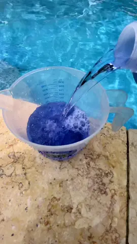Pool Chemicals - Algaecide #poolguy #oddlysatisfying #poolchemicals #asmr #theaussiepoolguy #mrpoolman 