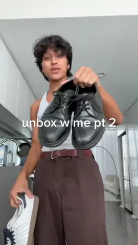 Replying to @ccampper pt 2 of the unboxing video 🤝🏽 didn’t know these shoes were gonna be too scuffed up but here i am🕴️pretty nice shoe to have tho #drmartens #drmartens1461 #fashion #fashioninspo 