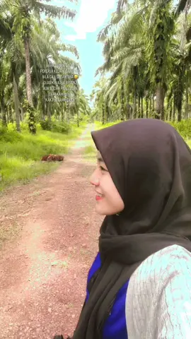 C bongsu bikin tagih 😅 #gajian #gadisdesa #pekerjaladangsawit🌴 #bikinketagihan #disenyumin #tatapan #viral #bugisbone 