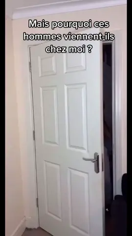 @🦋✨❤️MANDY❤️✨🦋 Qqun sait pourquoi ces hommes viennent chez moi ? 