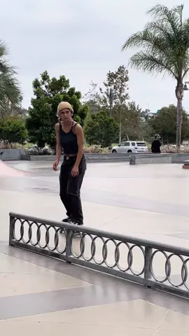 falling back into your skateboard by accident is very humbling. it’s a slap in the face. or a punch to the chin you could say #fypシ