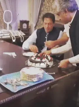 Khan sb cutting his birthday cake 🦋❤️😭🎂🧁🥂#happybirthdayimrankhan #imrankhanhamriredlinehn #capcut #birthday #imrankhan #fypシ゚viral#fyppppppppppppppppppppppp #trending #trendingsong #viraltiktokvideo #khansbirthday #imrankhanzindabad❤️🇵🇰🤗 #audioleak #imrankhanzindabad #foryoupage #jemima #toronto #whatlovegottodowithit 