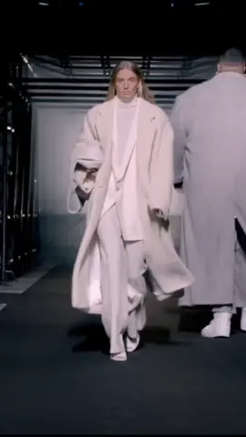 Hugo Boss Woman 🖤 #HugoBoss #moda #fashiontiktok #pasarelademoda 