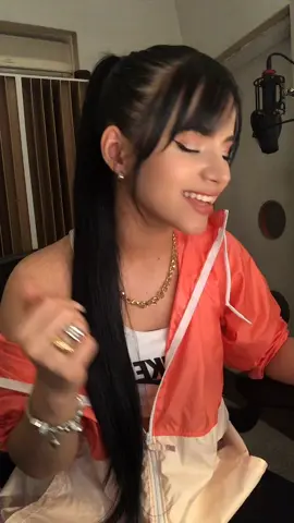 Cantando este hit mundial de @karolg 😍 PROVENZA 💓🔥#viral #foryou #tendencia #sing #fyp #hit #mundial #parati #music #cover #karolg #provenza