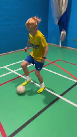 Build the foundations and practice with the ball every day. #fyp #football #Soccer #futsal #braziliansoccerschools #neymar #ronaldinho #grassrootsfootball #footballskills 