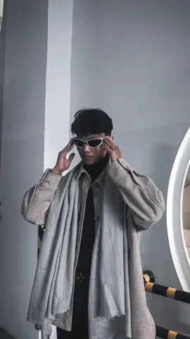 Pose pose anti mainstream 🤟 #fyp #outfit #poseideas #style 