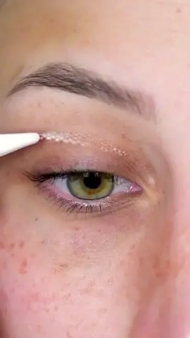 Instant WOW effect 🤩 our new magic stripes will make your eyes glow again in seconds! No #eyelidsurgery needed!  #eyelidtape #beautyhacks #hoodedeyes #makeuptutorial #beautytape #beautyroutine #eyelidsticker Episode 1 | Fleeky Magic Stripes