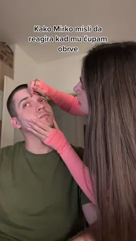 Počupala mu cijelu obrvu za ovo 😂 #rozmani #couplegoals #family #comedy 