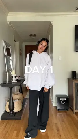 Day 1 of my 30 days of realistic outfits I wear as a newly unemployed/moved back in with her parents series 🫶🏼 #30daysofoutfits #realisticoutfits #fitcheck 