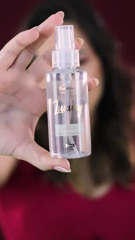 O Fixador de Maquiagem Luxury promete uma maior fixação e durabilidade da pele. Além de ajudar também a dar uma amenizada na sensação de pó no rosto.  Vocês gostam de Fixador? Costumam usar na sua maquiagem?  #makeup #facebeautiful #luxury #maquiagemprofissional #maquiagembrasil 