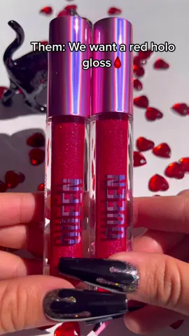 It was much needed 😍❤️ #holographicgloss #queencosmetics 