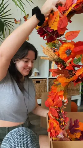 Can you guess what im doing :) 🎃🍁🍂🌻🧡🧚🏻‍♀️ #asmr #unboxing #asmrunboxing #fairyasmr #fall #autumn #autumnasmr #asmrtist