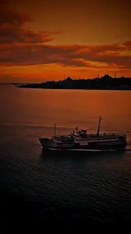 ‏أحياناً : لا تود أن تعرف ، ولا أن تفهم ، تريد أن ترتاح فقط .