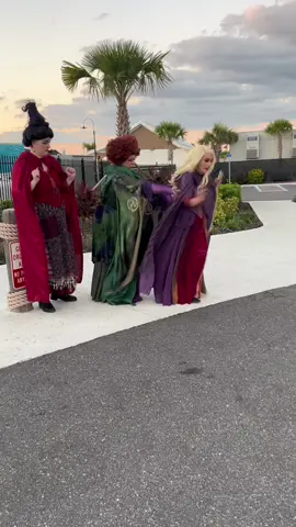 Amuck amuck amuck! @tututalesparty #hocuspocus #hocuspocus2 #winifredsanderson #fyp #sarahsanderson 