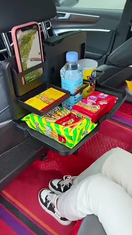 Rasa macam big boss makan kat seat belakang. Sgt membantu bila tapau kat mekdi or kepci. Mudah nk pasang dan simpan. #carorganizer #carbackseat #rakseatbelakang #backseattray #takeawaytray #caraccessories #aksesorikereta  #traymakanan #penjagaankereta 