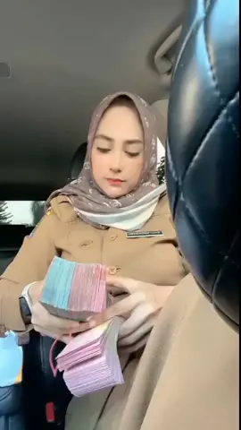 tanggal muda biasa siapa yang mau jadi brondong nya#fyp #viral #pnscantik #pnsmuda #fyppppppppppppppppppppppp #fypdongggggggg #fypシ゚viral 