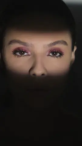 🌿 A Bigger Lash além de uma máscara de cílios vegana:  ✔️ Possui um aplicador que permite construção de camadas de forma natural e confortável para os olhos; ✔️ Garante cílios com volume máximo; ✔️ Possui Óleo de Argan que ajuda na hidratação dos cílios, garantindo fios mais saudáveis, brilhosos, macios e auxilia na redução das quedas dos fios, promove hidratação dos cílios, máximo de volume, garante longa duração e construção de camadas de forma natural e confortável. Reels: @thiagopiolimakeup ✨ 🌱 Para garantir a sua, é só acessar o link na nossa bio. Você pode comprar pela loja online, loja física ou com um de nossos revendedores!  #catharinehill #biggerlash #lancamentosCH #CHlovers #mascaradecilios #mascaradeciliosch 