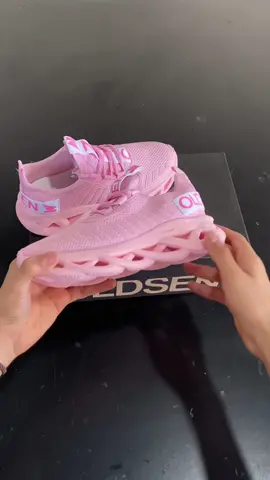 Sabia que também vendemos modelos Femininos?? Confira já nosso catálogo 🤩 Esse modelo lindo do video é o nosso Tênis Oldsen Jaguar Feminino na cor Rosa 😍 #feminino #tenis #tenisfeminino #esporte #treino