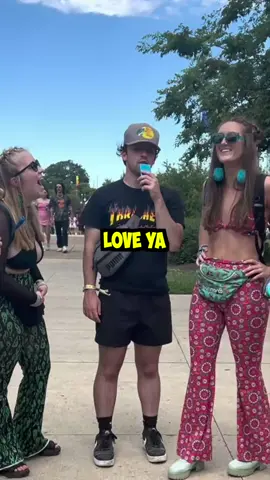 Saying love ya to strangers #pickupline #publicinterview #streetinterview #funnyinterview #collegegirls #publicinterviews 