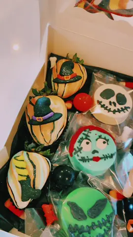 HalloweenTreat Box! #newyoutubevideo #halloweenstrawberries #ricekrispietreats #oreos #fypシ #explorepage #maribeltv #fresasconchocolate 