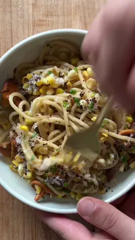 Chanterelles, sweet corn & brown butter. Recipe on my website 🌽 