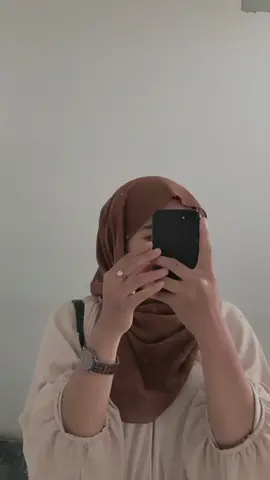 Leave n’ grow. Tiap-tiap manusia pernah melakukan salah, pun berhak untuk memperbaiki kesalahan. 