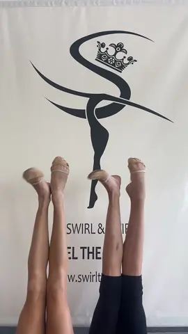 #featuring @elenavichi #swirlandtwirl #best #halfshoes #feet #point #flex 