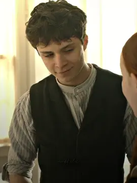 i won’t stop editing that scene. look at his smile !! #gilbertblythe #annewithane #awae #shirbert #fyp #foryou 