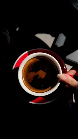 هي الأشياء بطلت تلمع؟ولا إحنا عيوننا انطفت!!#عبد_الكريم_عبد_القادر #مين_قال_انا_ما_بيك #تصويري📸 #قهوتي 